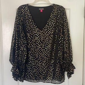 Vince Camuto good and black top XL